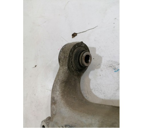 Кулак поворотный задний левый