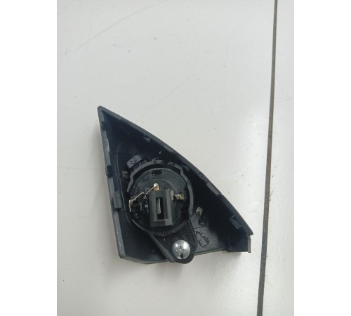 Динамик (уголок) двери передний правый