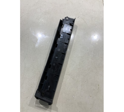 Накладка (пластик) задней правой двери