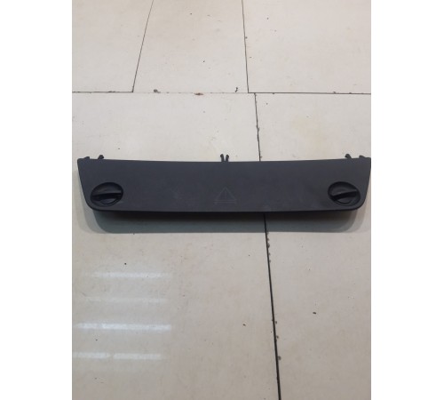 Накладка багажника(крышка аварийного знака)