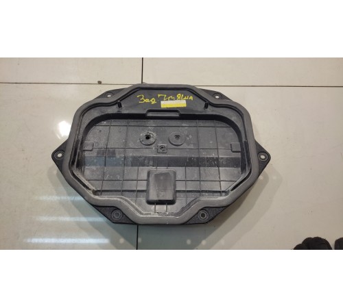 Накладка двери (задняя, правая, внутренняя)