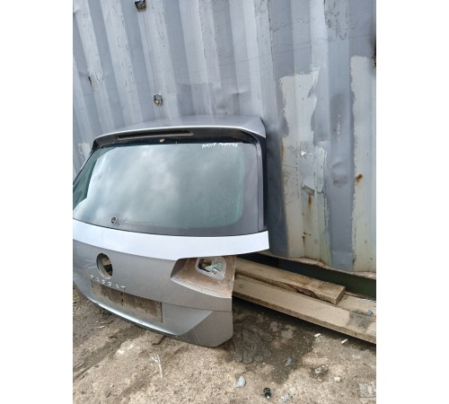 Крышка багажника (пятая дверь)