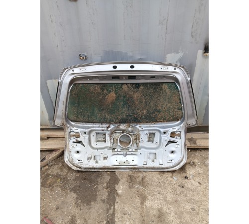 Крышка багажника (пятая дверь)