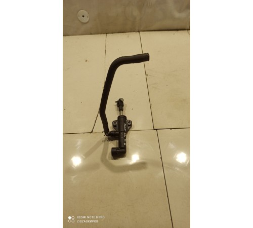 Цилиндр сцепления главный