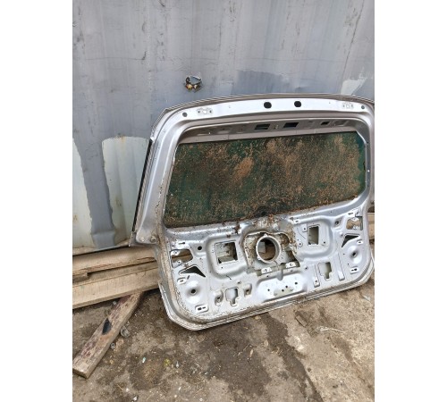 Крышка багажника (пятая дверь)