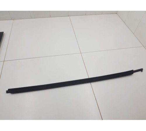 Уплотнитель стекла передний правый внутренний