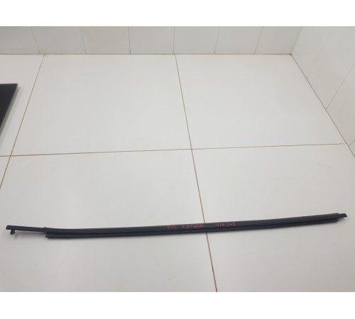 Уплотнитель стекла передний правый внутренний
