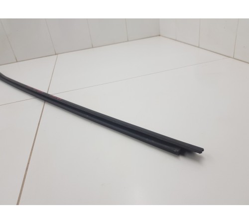 Уплотнитель стекла передний правый внутренний