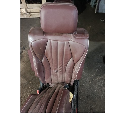 Сиденье второго ряда левое