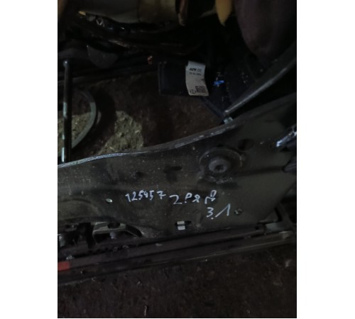 Сиденье второго ряда левое