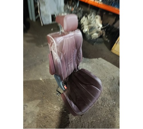 Сиденье второго ряда левое