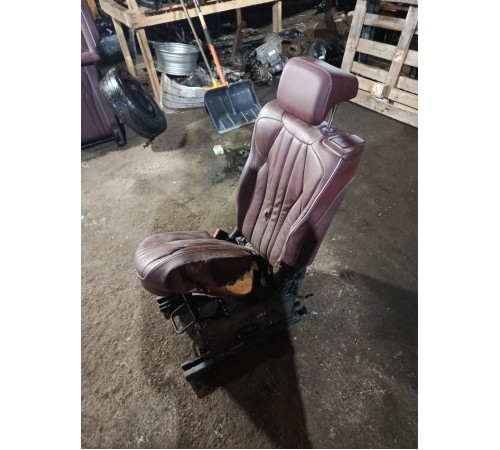 Сиденье второго ряда левое