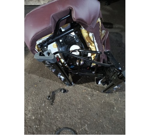 Сиденье второго ряда левое