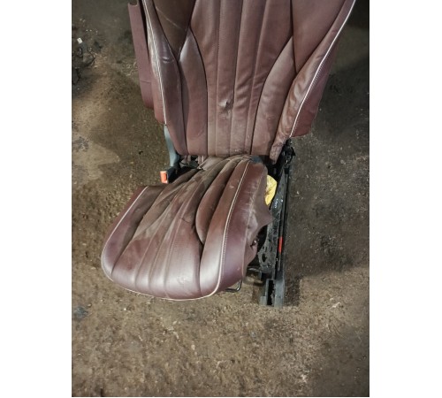 Сиденье второго ряда левое