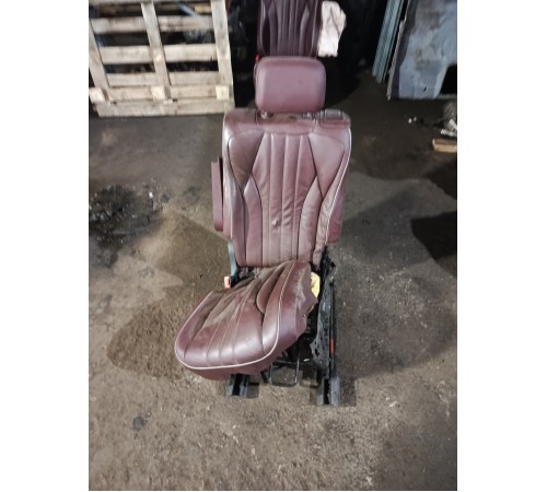 Сиденье второго ряда левое