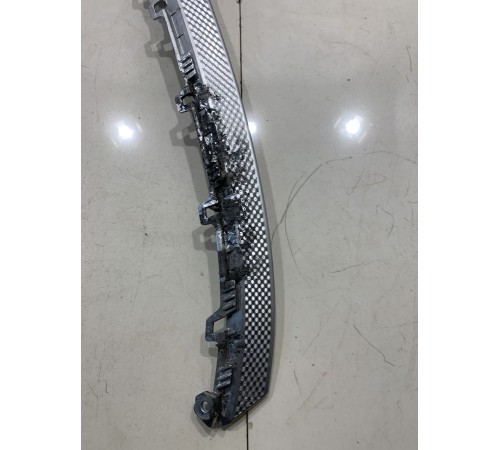 Молдинг решетки радиатора