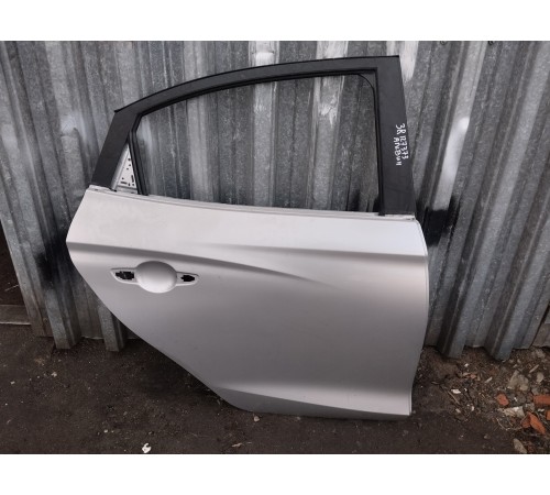 Дверь задняя правая
