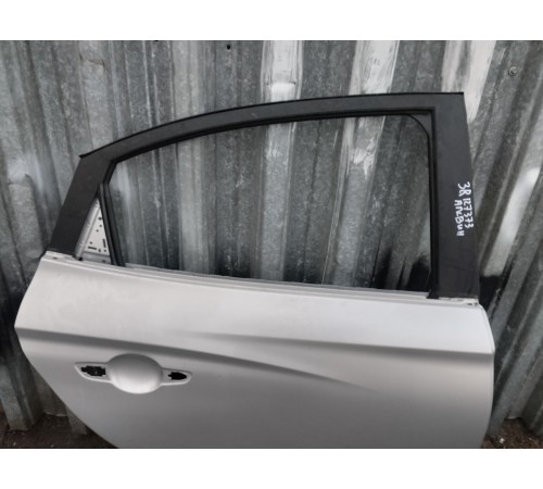 Дверь задняя правая
