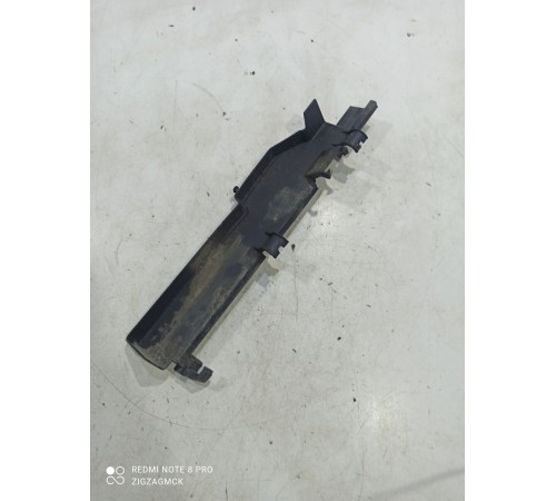 Дефлектор радиатора правый