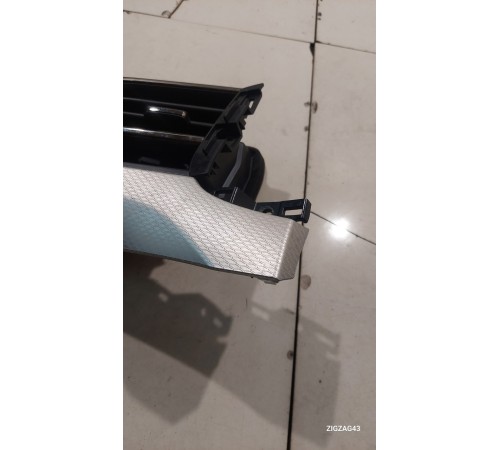 Воздушный дефлектор левый