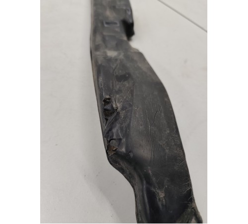 Уплотнитель крыла левый