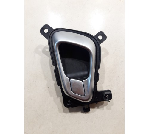 Ручка двери (задняя левая внутренняя)