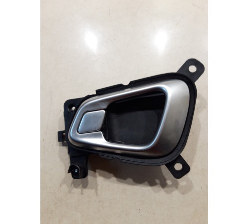 Ручка двери (задняя левая внутренняя)