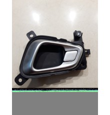 Ручка двери (задняя левая внутренняя)