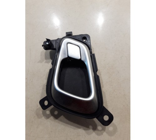 Ручка двери (задняя левая внутренняя)