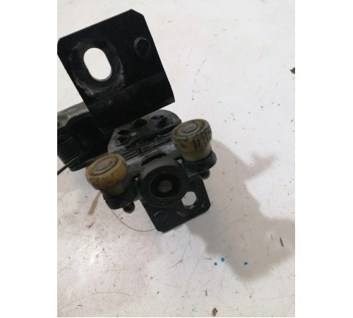 Ролик сдвижной двери задний правый