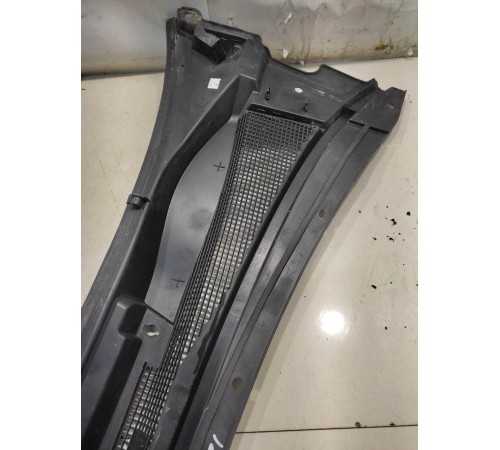 Жабо планка под лобовое стекло перед.