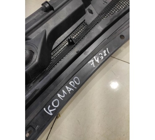 Жабо планка под лобовое стекло перед.