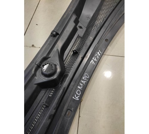 Жабо планка под лобовое стекло перед.