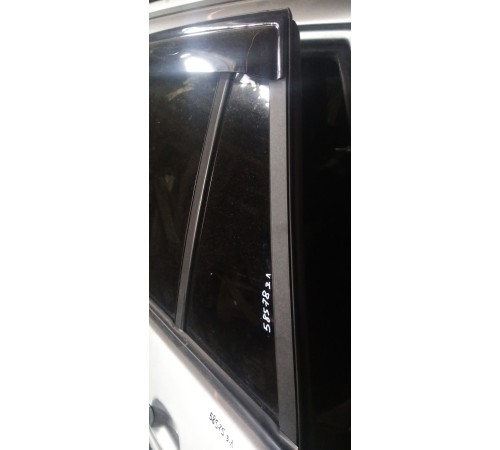 Стекло двери задней левой форточка