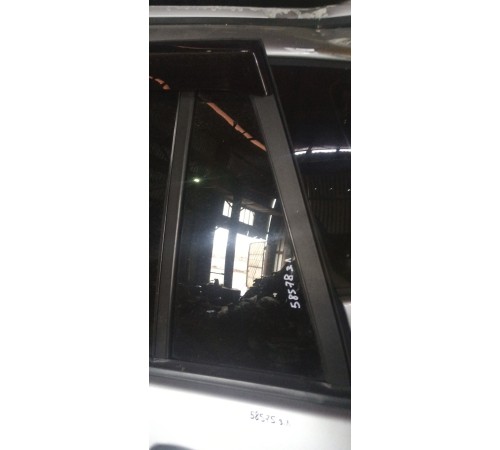 Стекло двери задней левой форточка