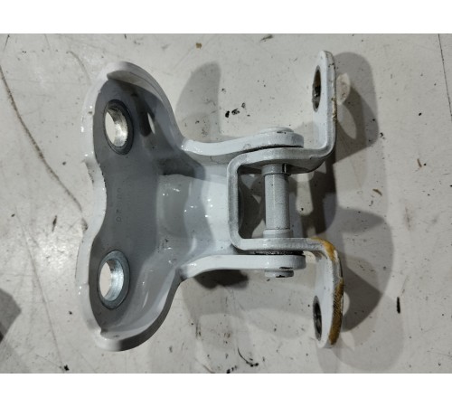 Петля двери(задняя правая верхняя)