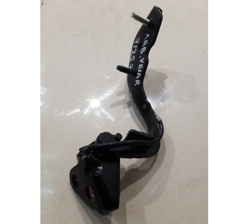 Петля крышки багажника левая