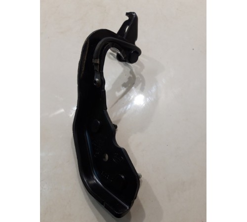 Петля крышки багажника левая