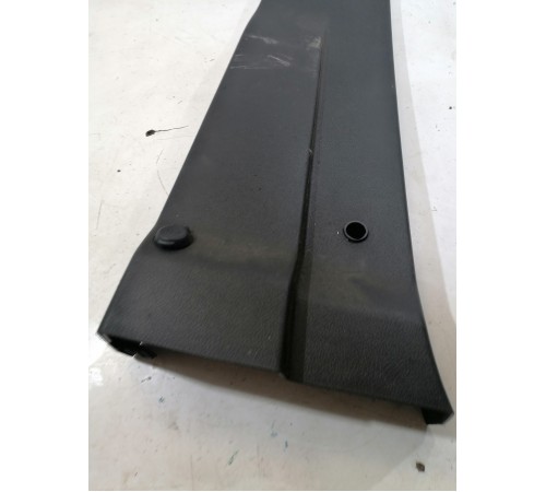 Обшивка центральной стойки левая нижняя