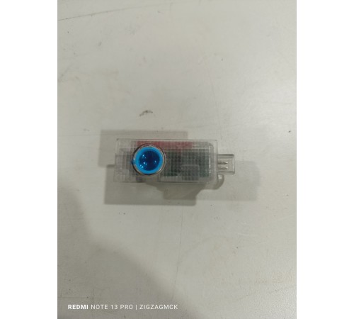 Плафон освещения салона правый