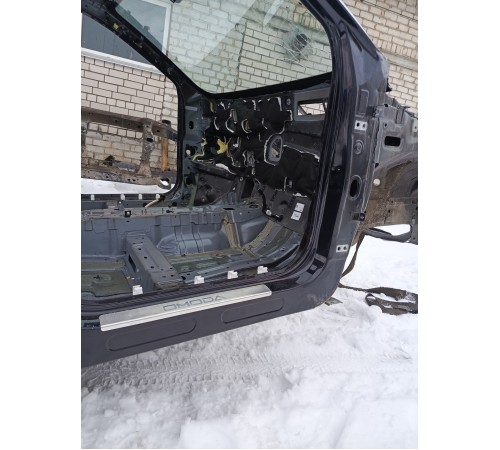 Порог со стойкой правый