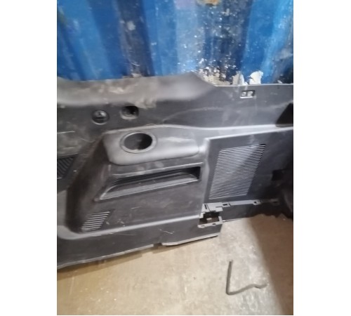 Обшивка багажника правая