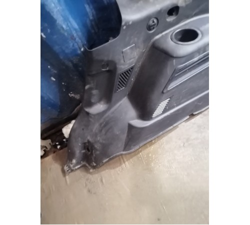 Обшивка багажника правая