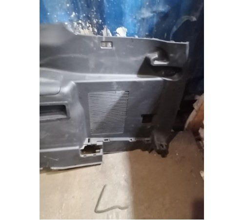 Обшивка багажника правая