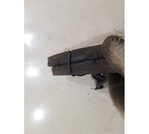 Тормозные колодки (передние левые)