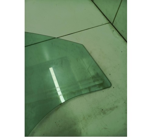 Стекло двери переднее правое