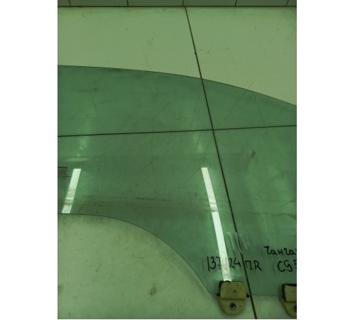 Стекло двери переднее правое