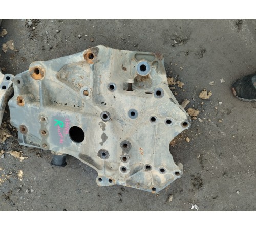 Кронштейн (крепление) кабины передний правый