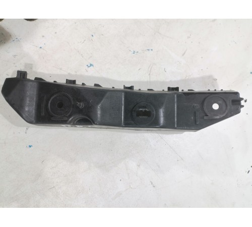 Кронштейн переднего бампера правый