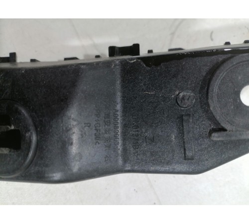 Кронштейн переднего бампера правый